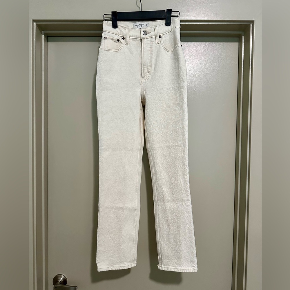 Abercrombie Curve Love Ultra High Rise 90’s Straight White Jeans